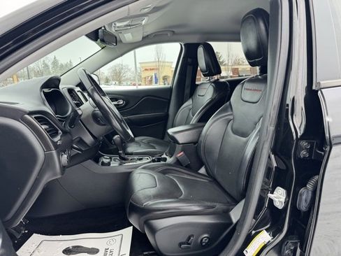 Used 2019 Jeep Cherokee Trailhawk image 15