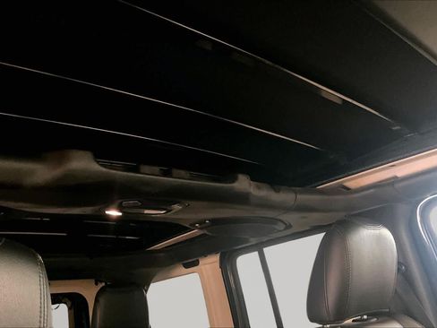 Used 2019 Jeep Wrangler Unlimited Rubicon AWD/4WD image 12