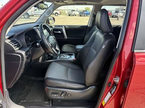 Used 2024 Toyota 4Runner SR5 Premium w/ Moonroof Package AWD/4WD image 11