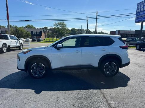 Used 2024 Nissan Rogue SV FWD image 2