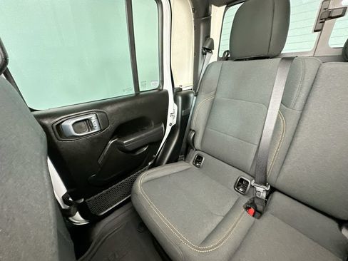 Used 2024 Jeep Gladiator Sport AWD/4WD image 12