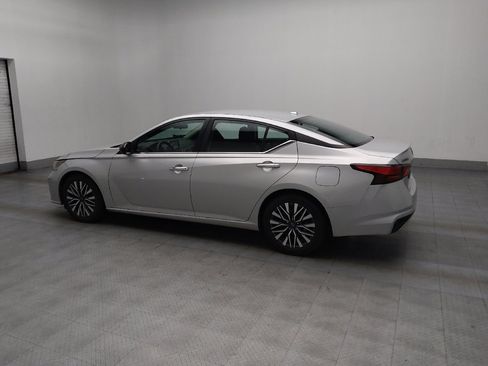 Used 2024 Nissan Altima 2.5 SV image 3