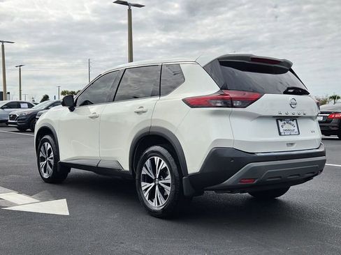 Used 2021 Nissan Rogue SV image 4