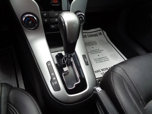 Used 2015 Chevrolet Cruze LT image 11