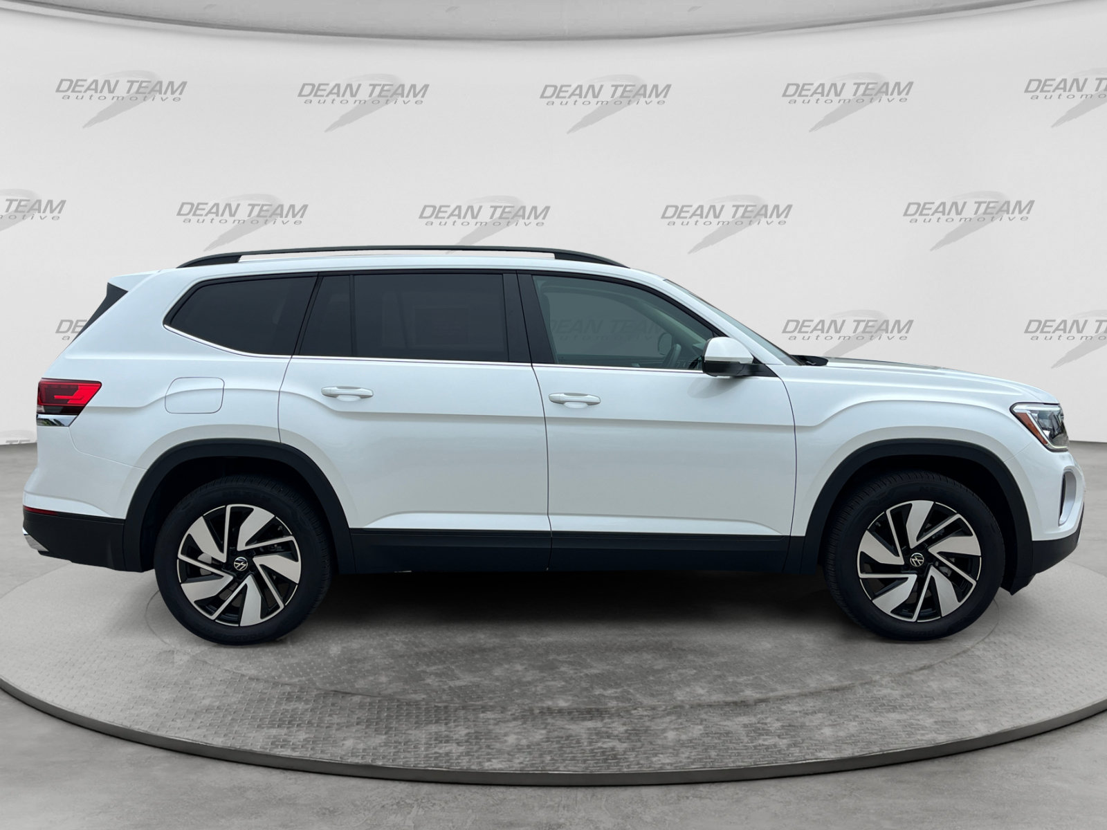 Certified 2026 Volkswagen Atlas SE w/ Panoramic Sunroof Package AWD/4WD image 8