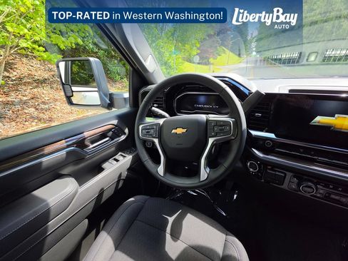 Used 2025 Chevrolet Silverado 3500 LT w/ Convenience Package AWD/4WD image 12