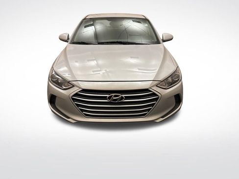 Used 2018 Hyundai Elantra SE w/ Cargo Package FWD image 2