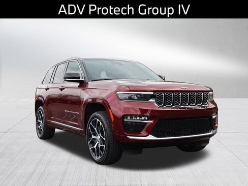 Used 2024 Jeep Grand Cherokee Summit AWD/4WD image 4