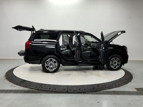 Used 2025 Ford Expedition Active AWD/4WD image 17