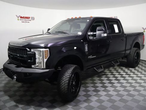Used 2019 Ford F250 XLT w/ XLT Premium Package AWD/4WD image 16