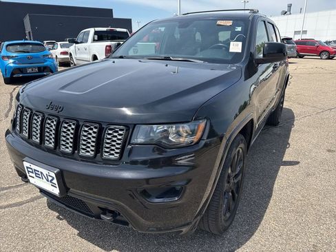 Used 2020 Jeep Grand Cherokee Altitude AWD/4WD image 3