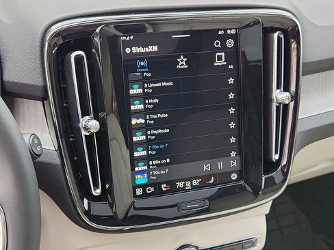 Certified 2024 Volvo XC40 B5 Ultimate w/ Protection Package Premier image 15