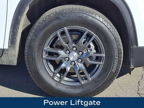 Used 2025 GMC Acadia Elevation image 11