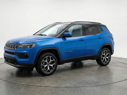 Used 2025 Jeep Compass Limited AWD/4WD image 3