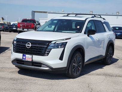 New 2026 Nissan Pathfinder SL w/ SL Premium Package