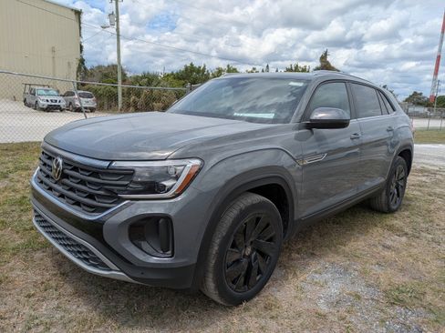 New 2026 Volkswagen Atlas Cross Sport SE FWD image 8