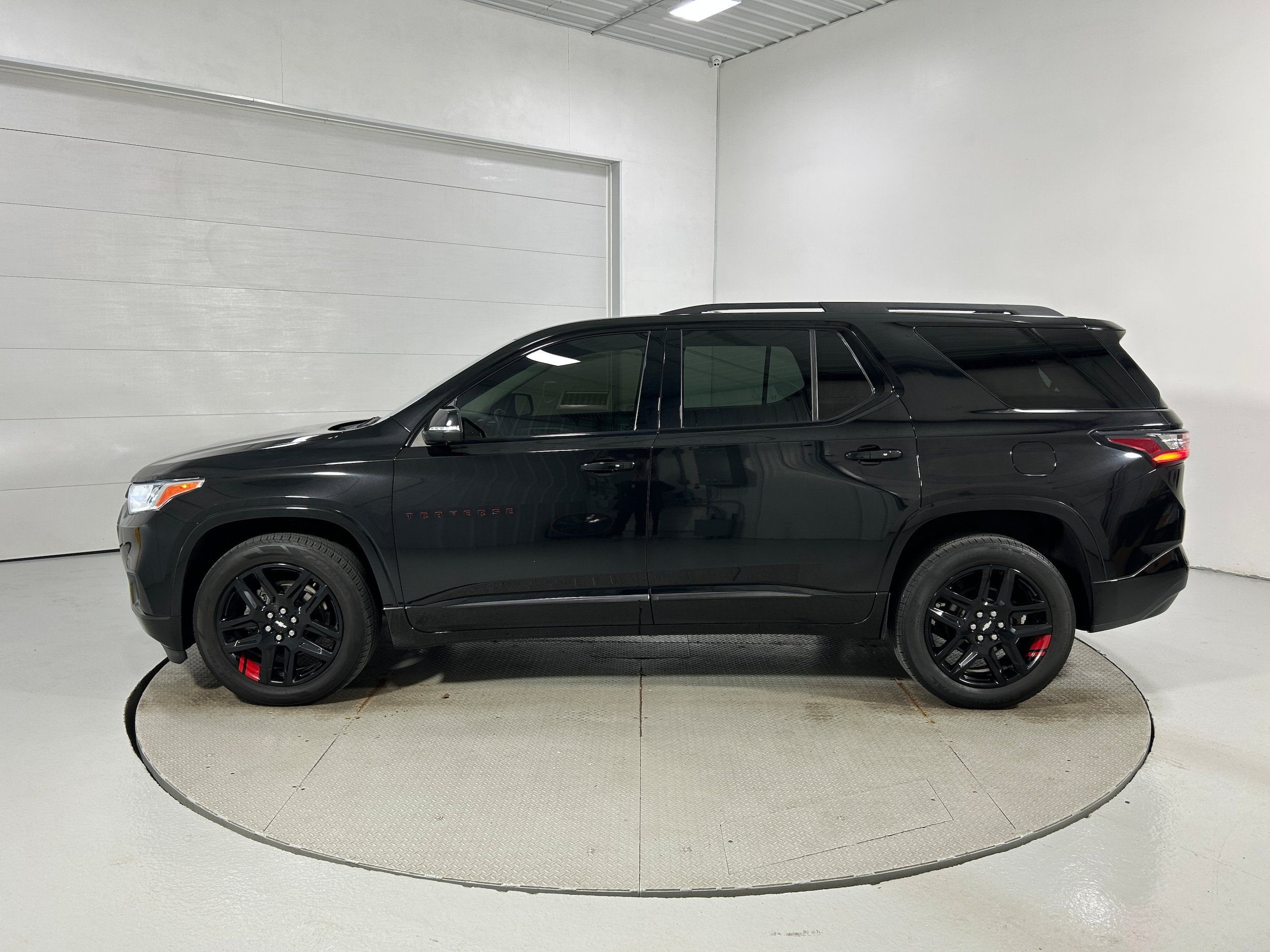 Used 2021 Chevrolet Traverse Premier w/ Redline Edition AWD/4WD image 22