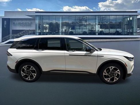 New 2026 Lincoln Nautilus Reserve AWD/4WD image 9