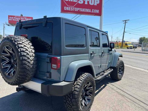 Used 2015 Jeep Wrangler Unlimited Sahara w/ Connectivity Group AWD/4WD image 5