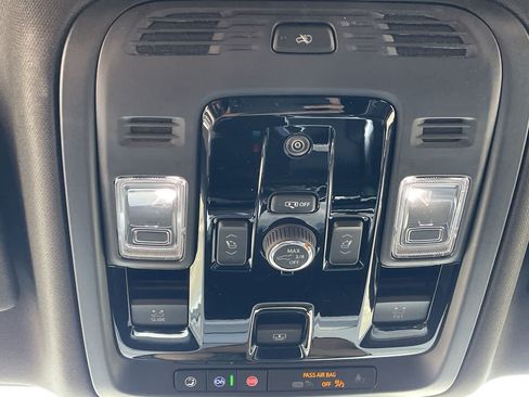 Used 2026 Cadillac Escalade Luxury w/ LPO, Floor Liner Package AWD/4WD image 37