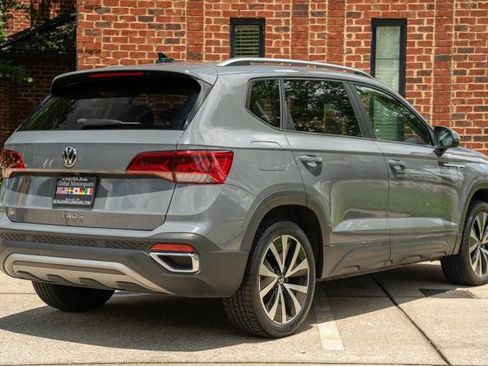 Used 2022 Volkswagen Taos SE FWD image 5