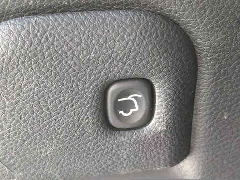 Used 2018 Jeep Grand Cherokee Altitude AWD/4WD image 13