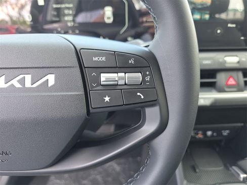New 2025 Kia K4 EX image 28