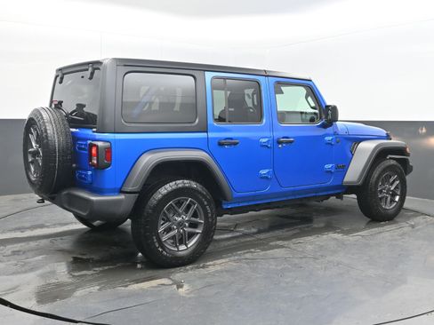 Used 2025 Jeep Wrangler Sport S image 9