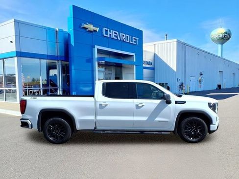 Used 2023 GMC Sierra 1500 Elevation w/ X31 Off-Road Package AWD/4WD image 2