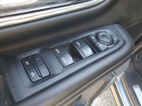 Used 2021 Chevrolet Tahoe Z71 w/ Z71 Off-Road Package AWD/4WD image 9