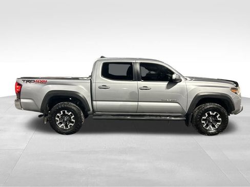 Used 2018 Toyota Tacoma TRD Off-Road image 6