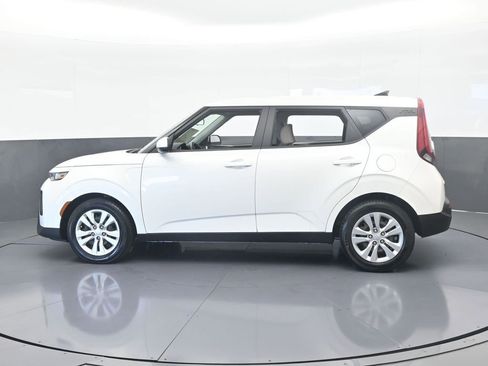 Used 2021 Kia Soul LX image 3