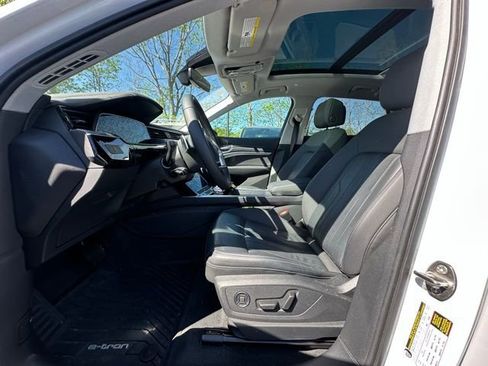 Used 2022 Audi e-tron Premium AWD/4WD image 24