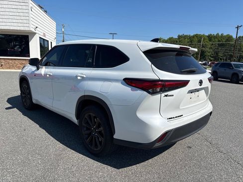 Used 2022 Toyota Highlander L FWD image 7