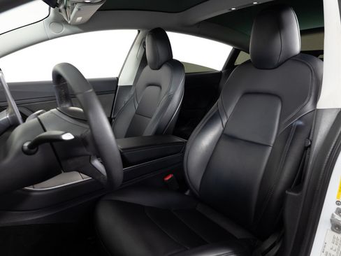 Used 2020 Tesla Model 3 Standard Range Plus RWD image 16