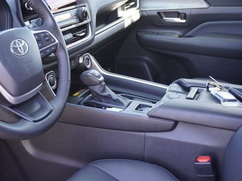 Used 2025 Toyota Grand Highlander FWD image 22