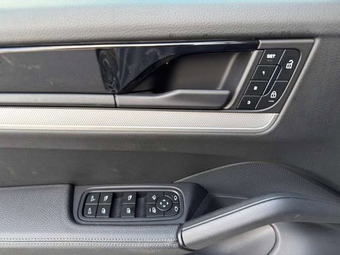 Certified 2024 Porsche Cayenne AWD/4WD image 8