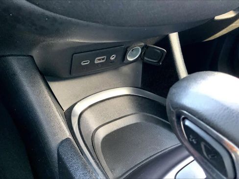 Used 2022 Chevrolet Malibu LT image 35