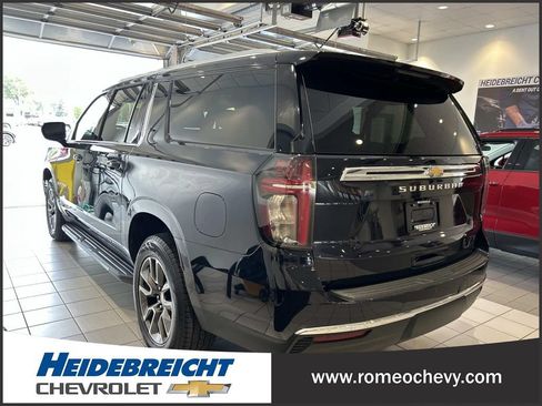 Certified 2024 Chevrolet Suburban LS w/ Driver Alert Package AWD/4WD image 5