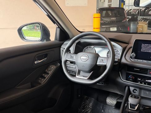 Used 2026 Nissan Rogue SV FWD image 29