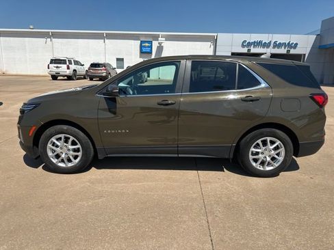 Used 2024 Chevrolet Equinox LT image 2
