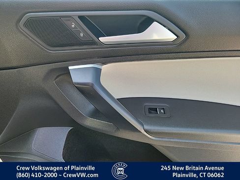 Certified 2021 Volkswagen Tiguan SE w/ Panoramic Sunroof Package AWD/4WD image 43