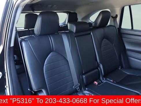 Used 2023 Toyota Highlander XLE AWD/4WD image 27