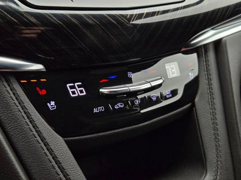 Used 2023 Cadillac XT6 Premium Luxury w/ Technology Package image 21