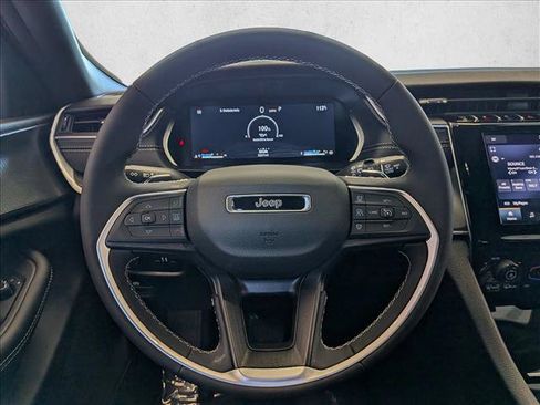 Used 2025 Jeep Grand Cherokee Laredo X w/ Trailer Tow Package AWD/4WD image 13