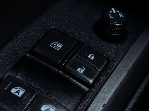 Used 2019 Toyota Tacoma TRD Sport AWD/4WD image 39