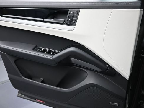 Certified 2024 Porsche Cayenne Coupe AWD/4WD image 21