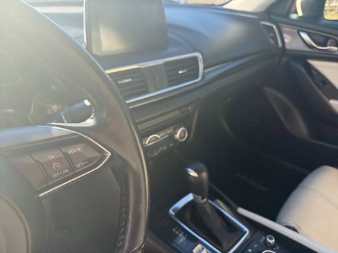 Used 2018 MAZDA MAZDA3 Grand Touring image 9