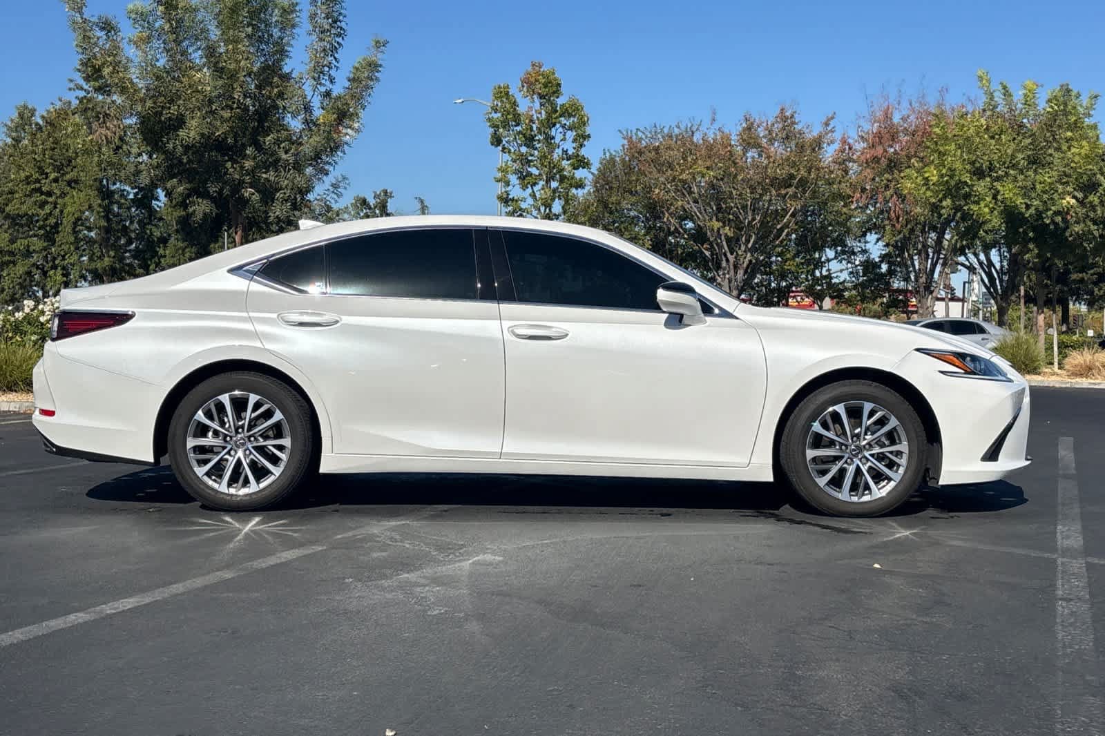 Used 2025 Lexus ES 350 w/ Accessory Package (Z2) FWD image 8