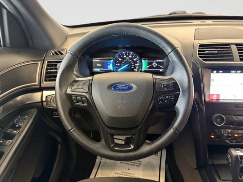 Used 2018 Ford Explorer XLT w/ Equipment Group 201A AWD/4WD image 29